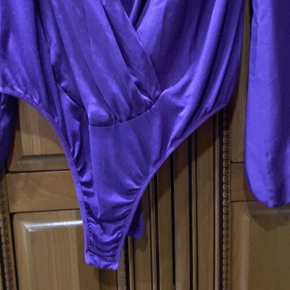 GUESS by Marciano Hudson Purple Silk Bodysuit Size Medium - Picture 2 of 10